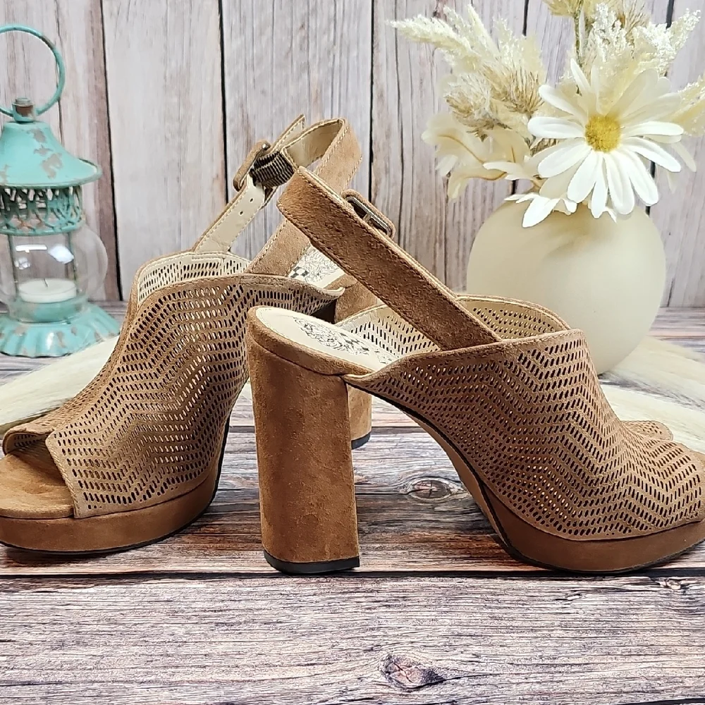 NIB VINCE CAMUTO VV-JENSEYA SEED BROWN PEEP-TOE PERFORATED BOOTIE SANDAL - Picture 1 of 12